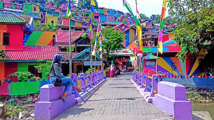 Rekreasi Unik di Kampung Pelangi Kota Semarang